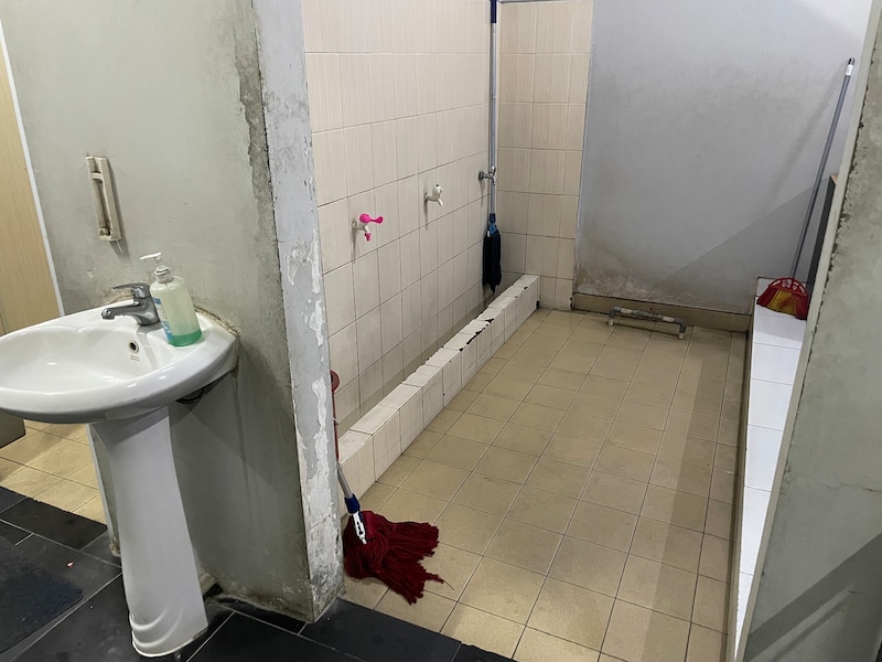 礼拝前に体の一部を洗い清めるための洗い場