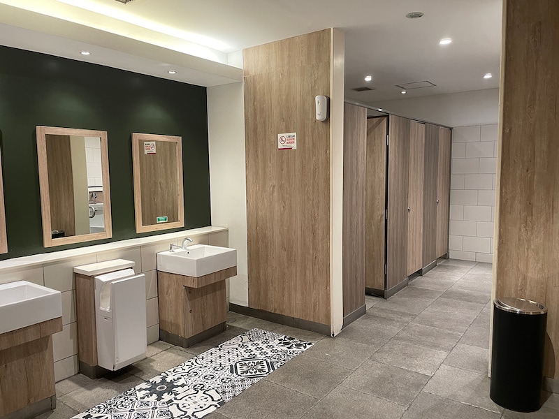 高級ショッピングモールのトイレはきれい