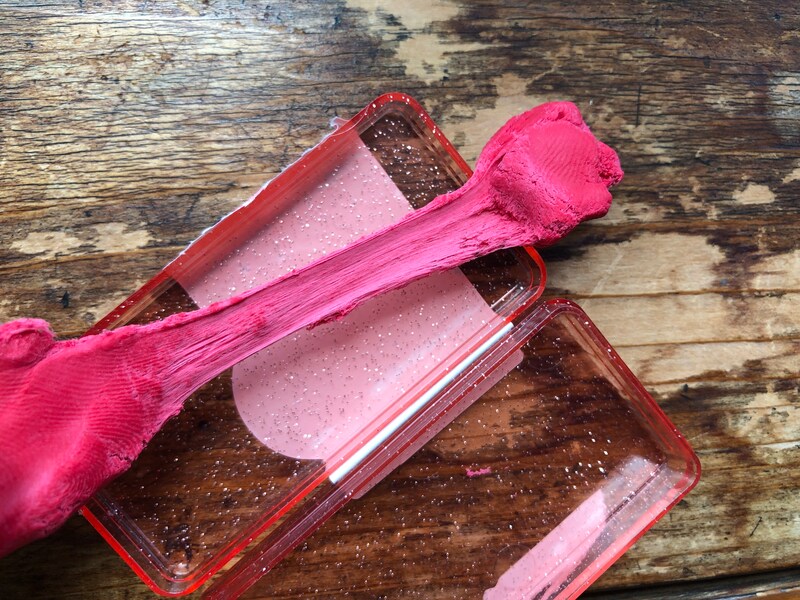 ダイソーの「ジュースみたいな！ねり消しゴム」は伸びる