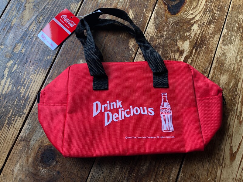 ダイソーの「保冷保温お弁当バッグ（コカ・コーラ）」