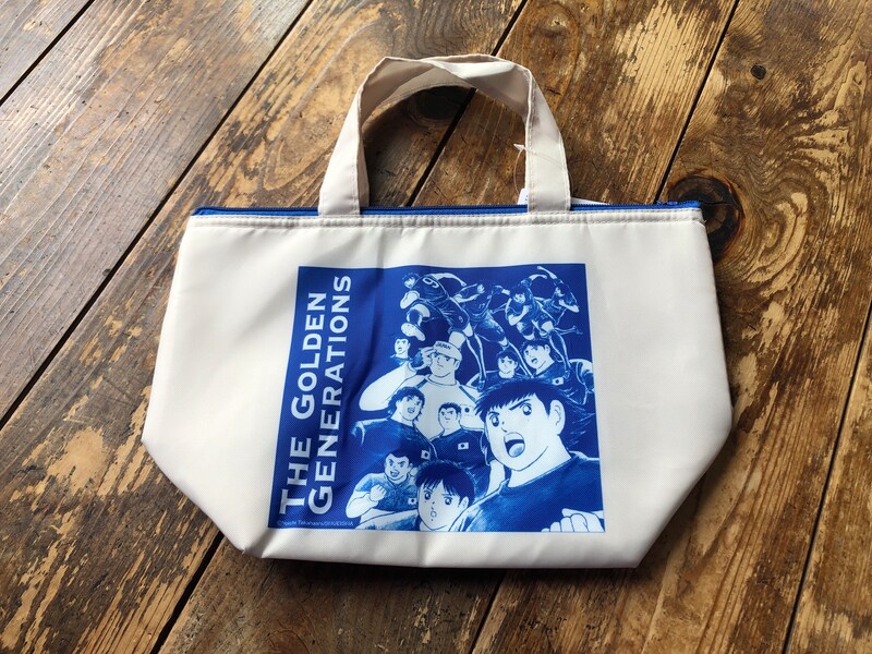 ダイソーの「舟形ランチトートバッグ（キャプテン翼）」