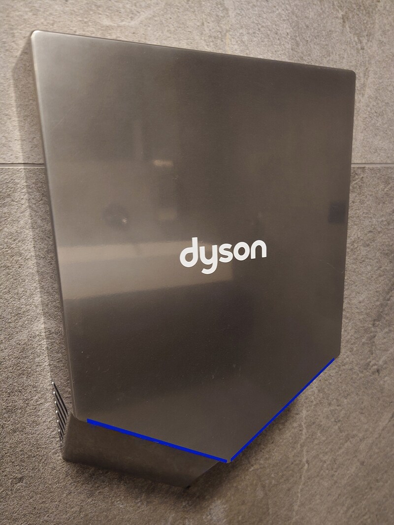 ダイソンのハンドドライヤーが設置されているトイレも