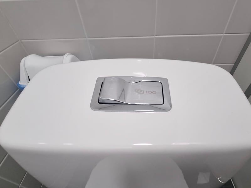 トイレの水洗ボタン