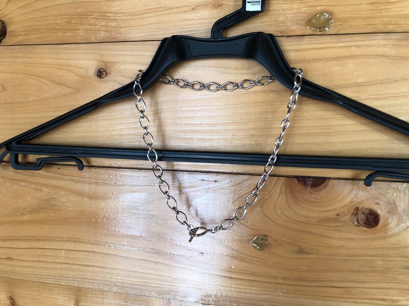 ダイソーの「チェーンネックレス」で首が細く見えるかも