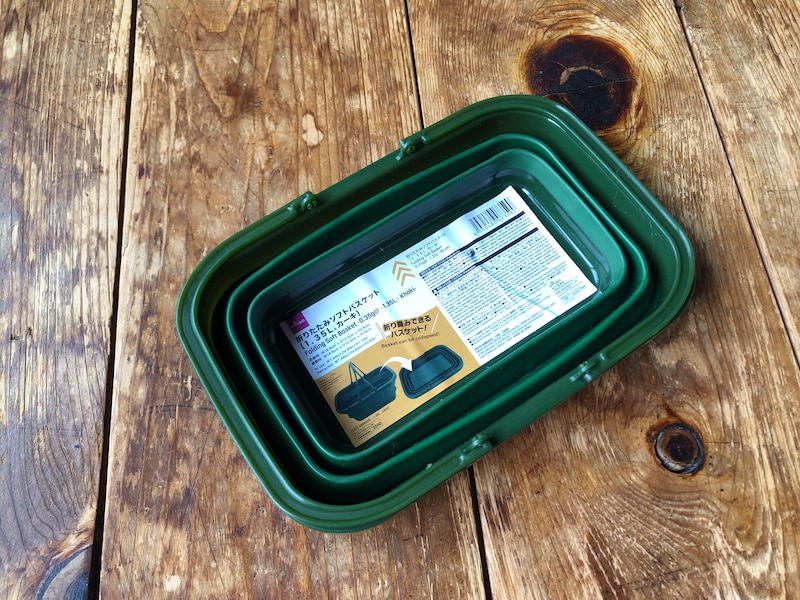 ダイソーの「折りたたみソフトバスケット」は折りたためて収納場所に困らない