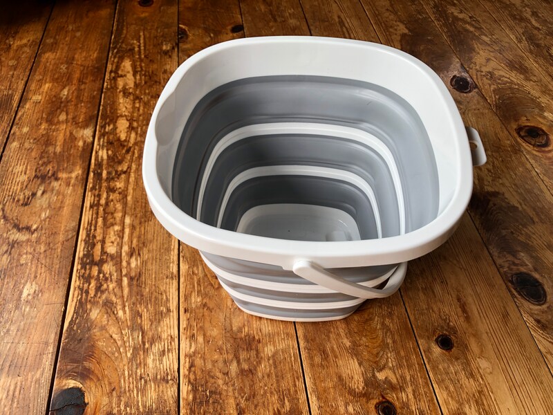 ダイソーの「折りたたみ角バケツ」