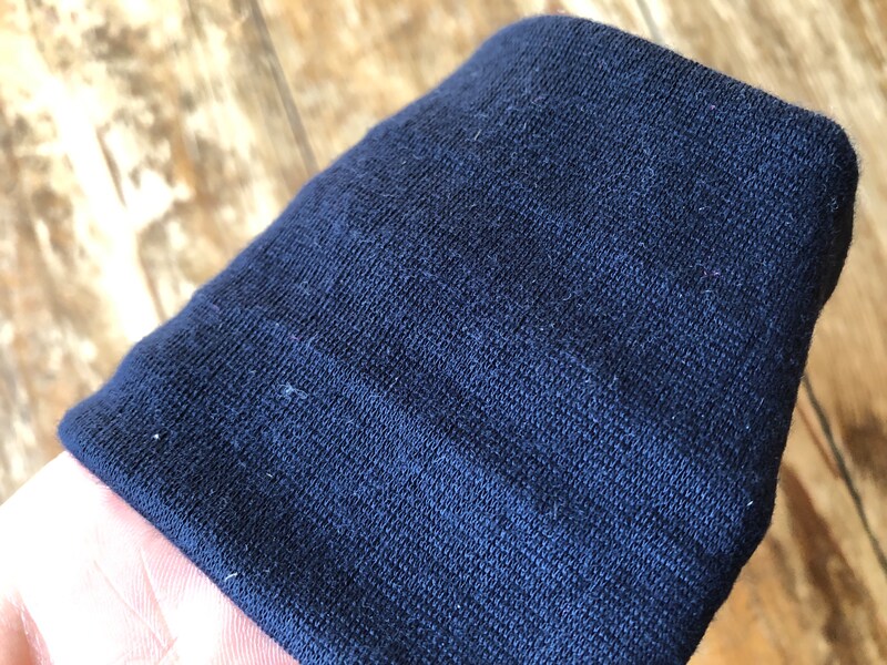 ダイソーの「さららヘアバンド（90mm）」はサラッとした肌触り