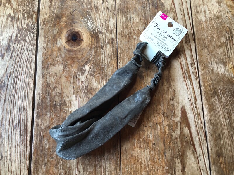 ダイソーの「ヘアバンド（ピーチスキン調）」