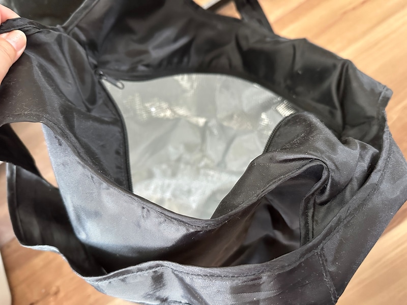 内側はアルミシート