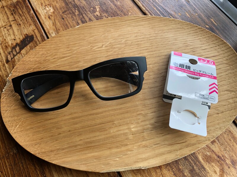ダイソーの「老眼鏡　ビッグフレーム」