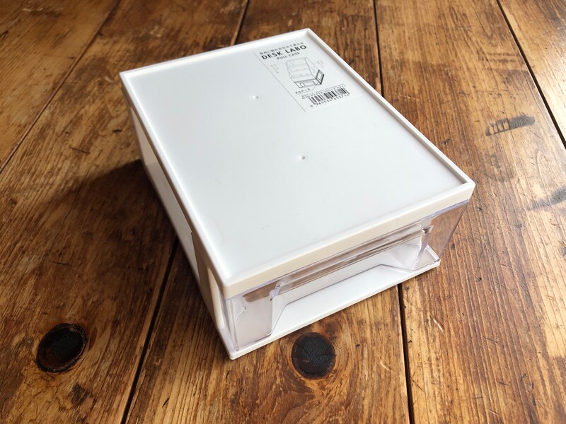 ダイソーの「デスクラボ プルケース　ホワイト」