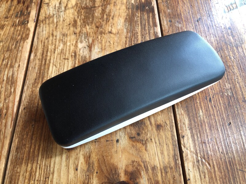 ダイソーの「メガネケース　バイカラー」