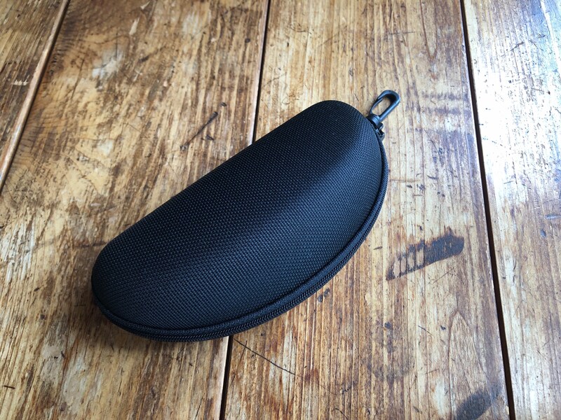 ダイソーの「サングラスケース（フック付）」