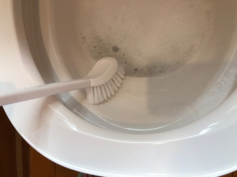 ダイソーの「トイレブラシ　コンパクトヘッド」はカーブにそって洗える