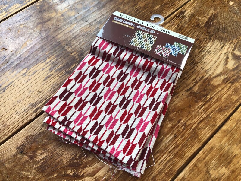 ダイソーの「和柄はぎれ　矢絣文様」