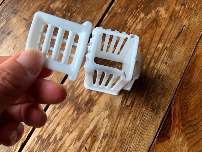 ダイソーの「キッチンツール水切り」は底部分が取り外せる