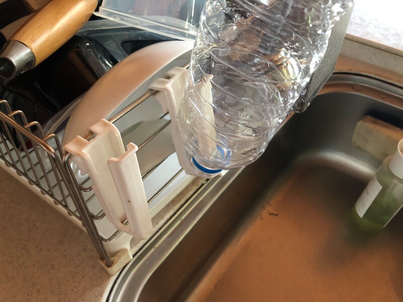 ダイソーの「ボトル用水切り」