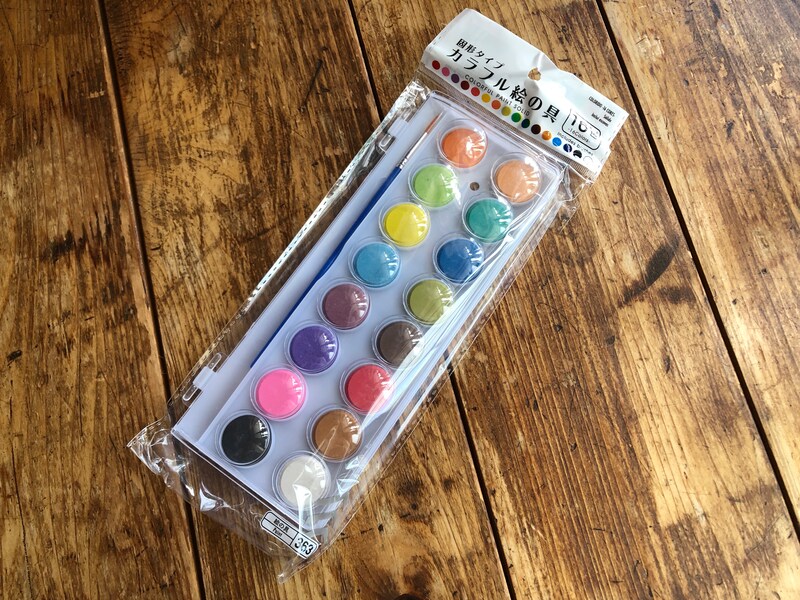 ダイソーの「固形タイプカラフル絵の具」