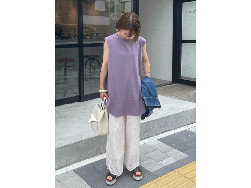 真夏日に映える涼し気なパープルもポイント 出典:WEAR