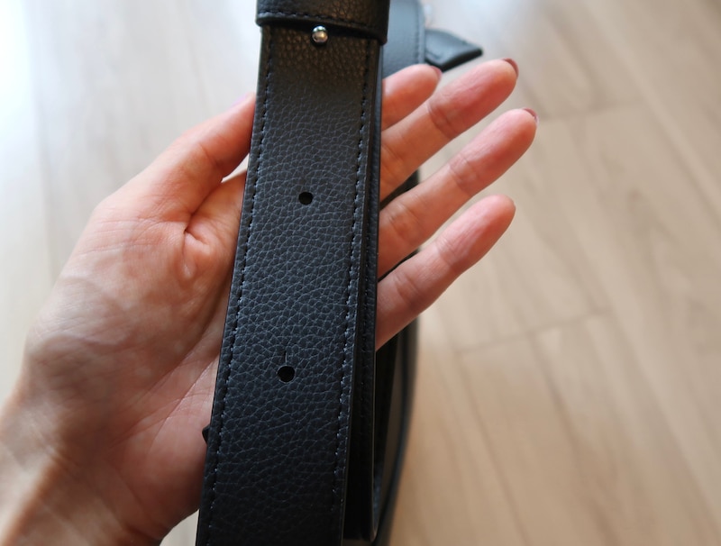 ベルトの幅が広めなので安定感があり、肌に当たっても痛くない