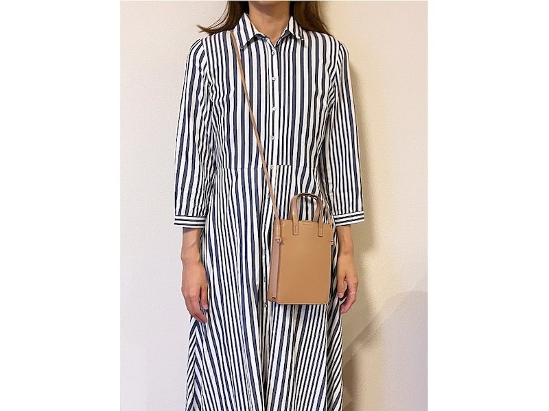 きれいめアイテムにも合うスクエア型が合わせやすくて万能