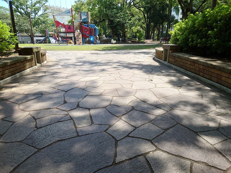 横浜公園内にはハートの敷石が5ヵ所あるとのこと