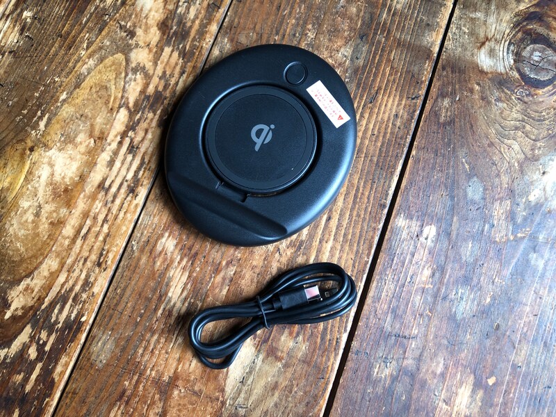 ダイソーのワイヤレス充電器「ラウンドワイヤレスチャージャー」のケーブル付き