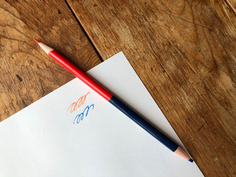 ダイソーの「朱藍鉛筆」は色の違いがはっきりしている