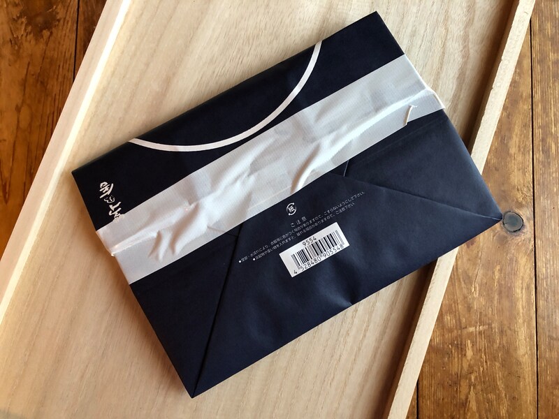 ダイソーの「粘着布テープ　白」はフリマアプリで使用すると梱包が綺麗に見える