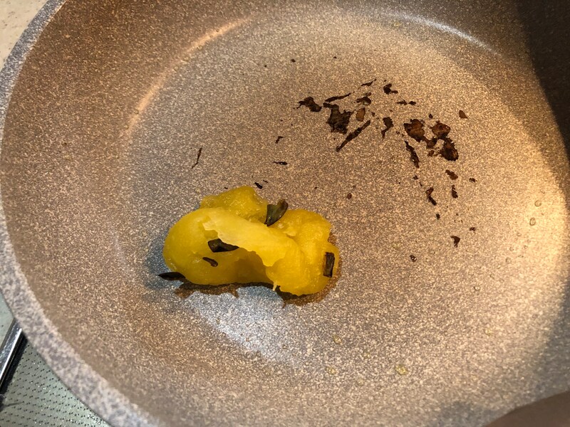 ダイソーの「わたぐも」は油を吸うと小さくなる