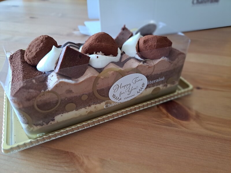 シャトレーゼの「生チョコ大福バトン」は見た目も豪華な5、6人用ケーキ