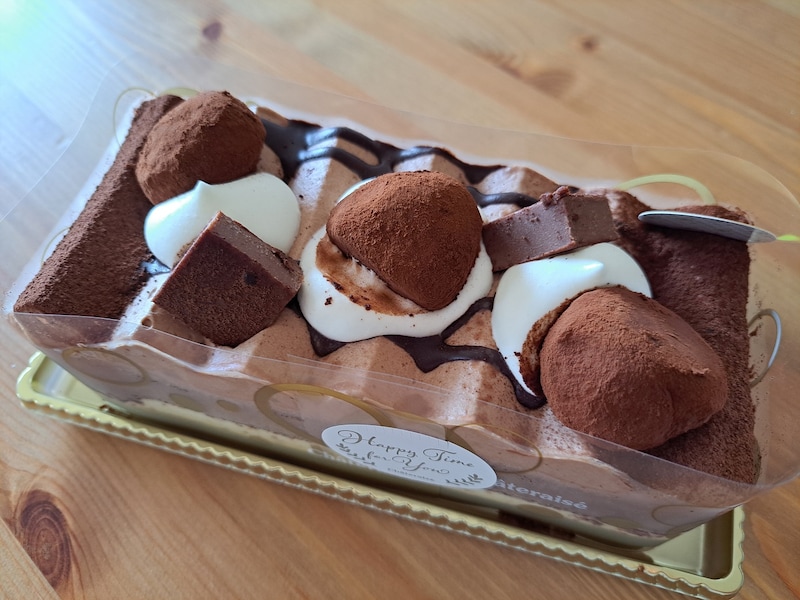 シャトレーゼの「生チョコ大福バトン」はホワイトチョコ、チョコがたっぷりのクリーム◎