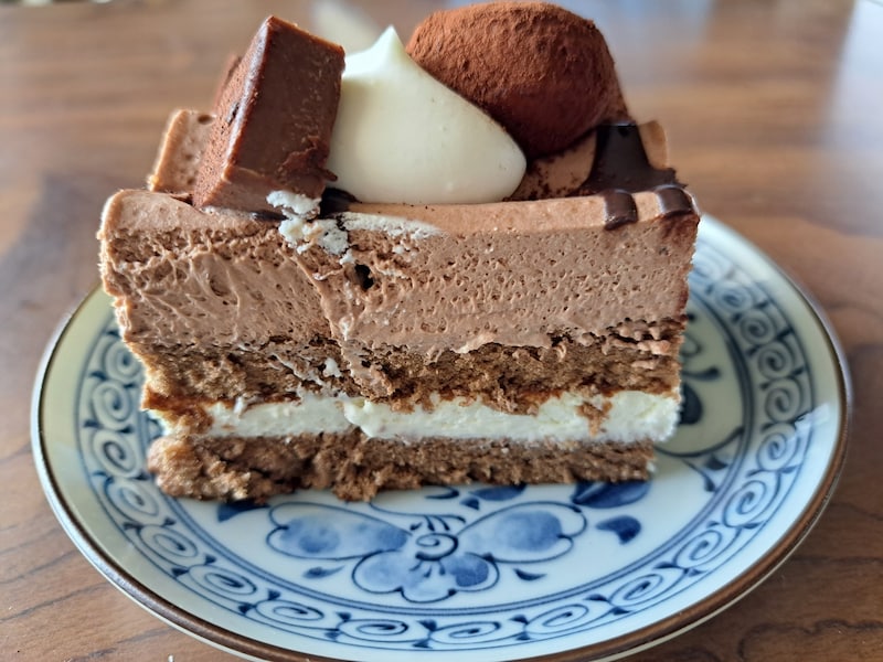 シャトレーゼの「生チョコ大福バトン」はクリームたっぷり