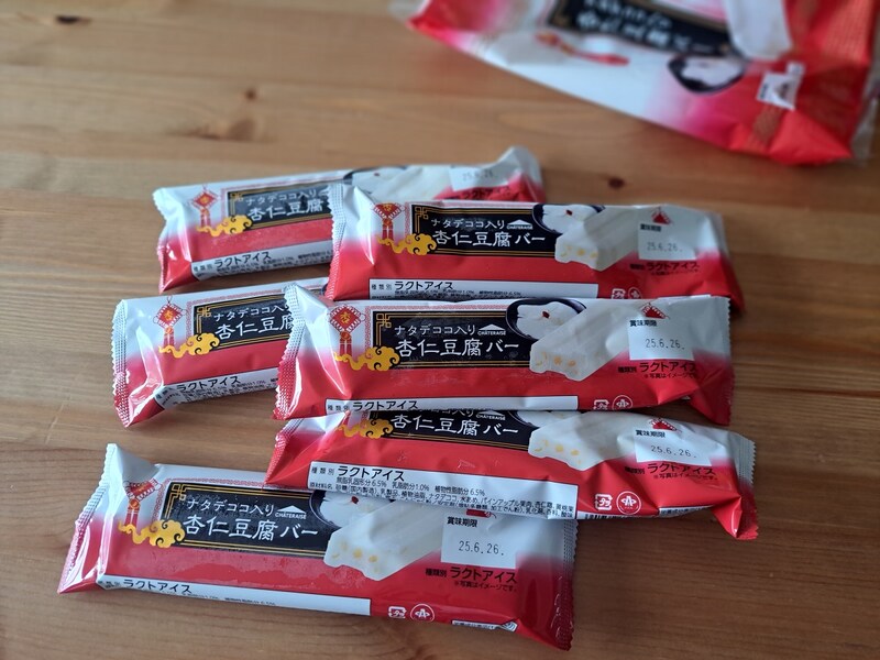 シャトレーゼのアイス「ナタデココ入り杏仁豆腐バー」