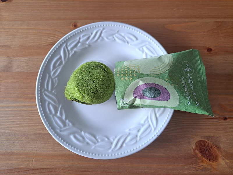 シャトレーゼの「ふんわりムーン　宇治抹茶あずき」