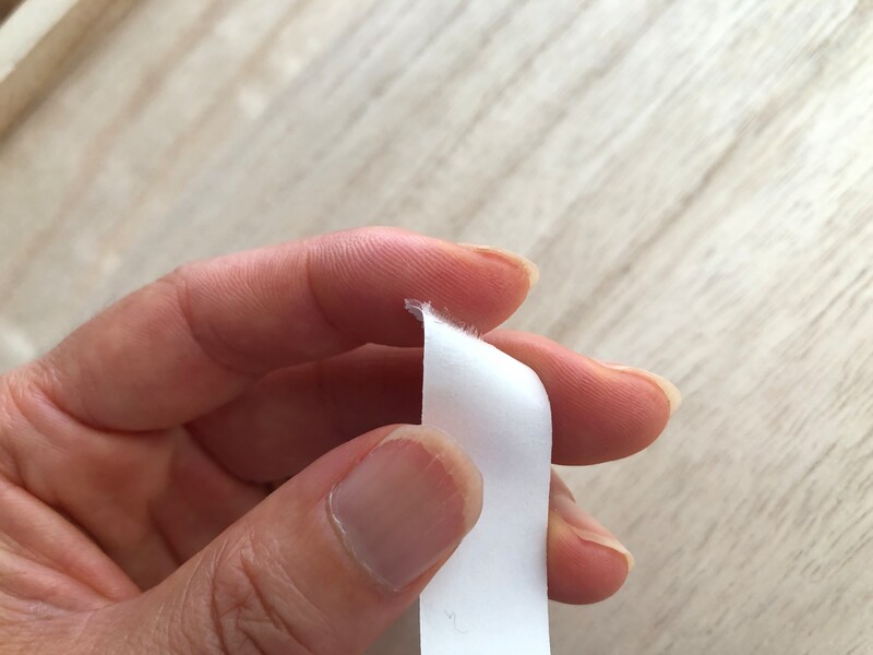 ダイソーの「強力布用両面テープ」は、確かに粘着力が強い