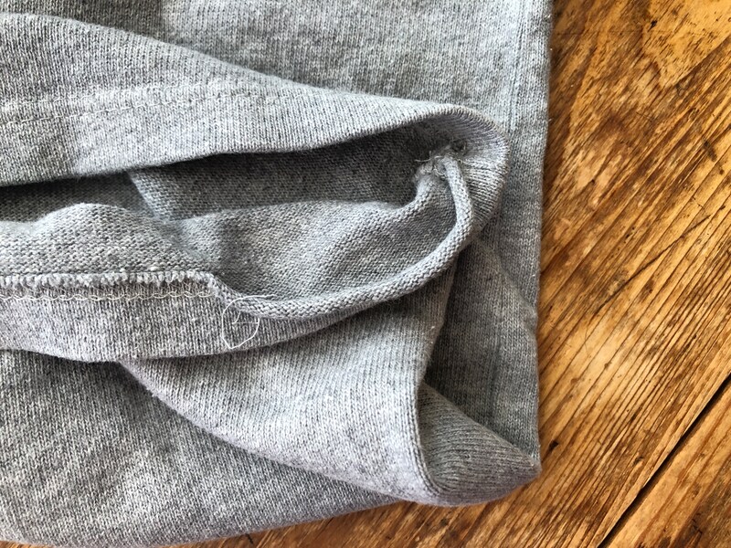 ダイソーの「強力布用両面テープ」で、洋服の裾のほつれを直していこう