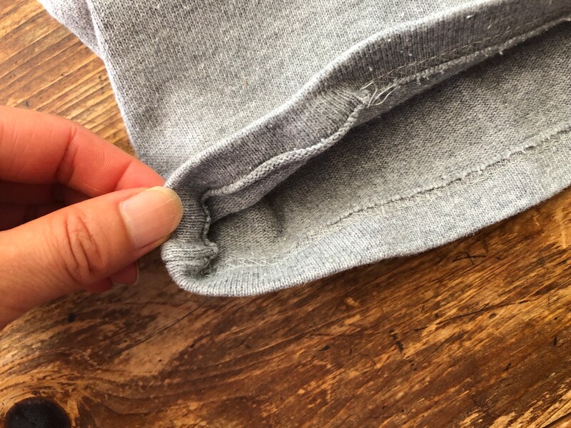 ダイソーの「強力布用両面テープ」のはくり紙をとって、裾をつける