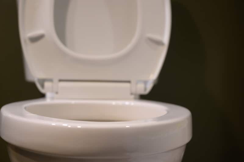 男性にとって、トイレは「立ってする」のが当たり前？
