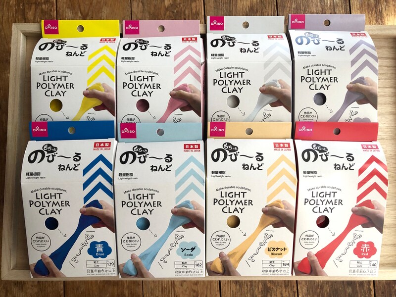 ダイソーの「もちっと のびーるねんど」8色