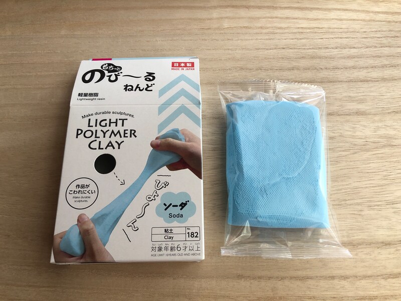 ダイソーの「もちっと のびーるねんど ソーダ 」