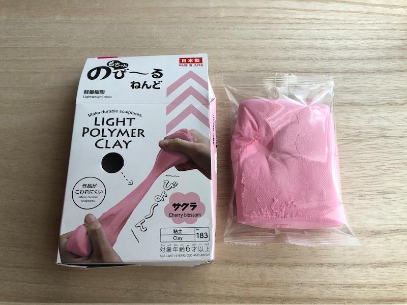 ダイソーの「もちっと のびーるねんど サクラ」