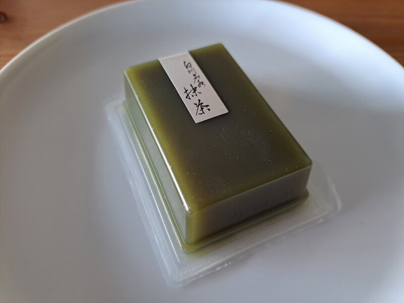 シャトレーゼの「水ようかん抹茶」は、抹茶の味が濃厚