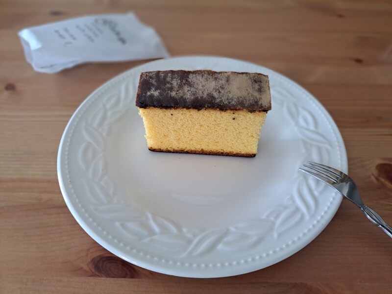 シャトレーゼの「カステラ（五三焼製法）」は上下の茶色い部分も美味しい！