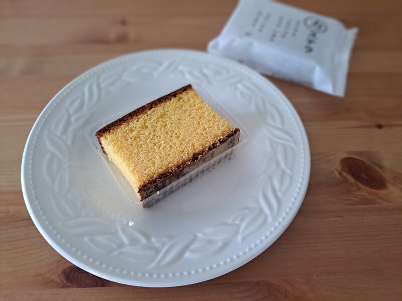 シャトレーゼのカステラは厚みが約2cm。ふっくらしている