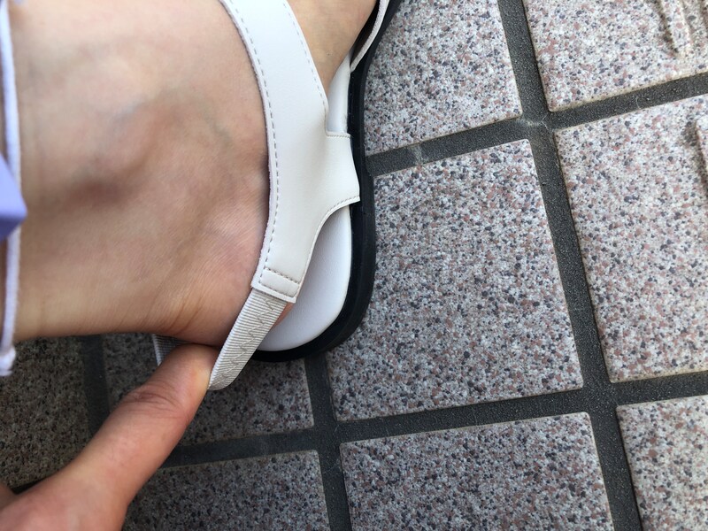 ワークマンの「グルカサンダル」のかかと部分は伸びる