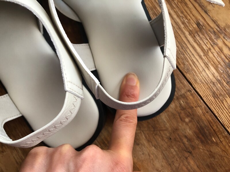 ワークマンの「グルカサンダル」の足裏は少しふんわりしている