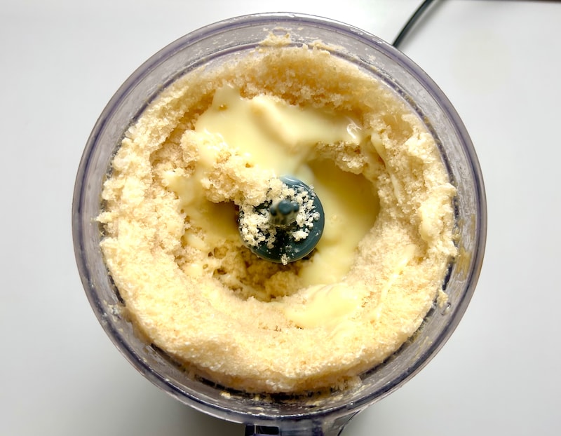 コンデンスミルクを入れる