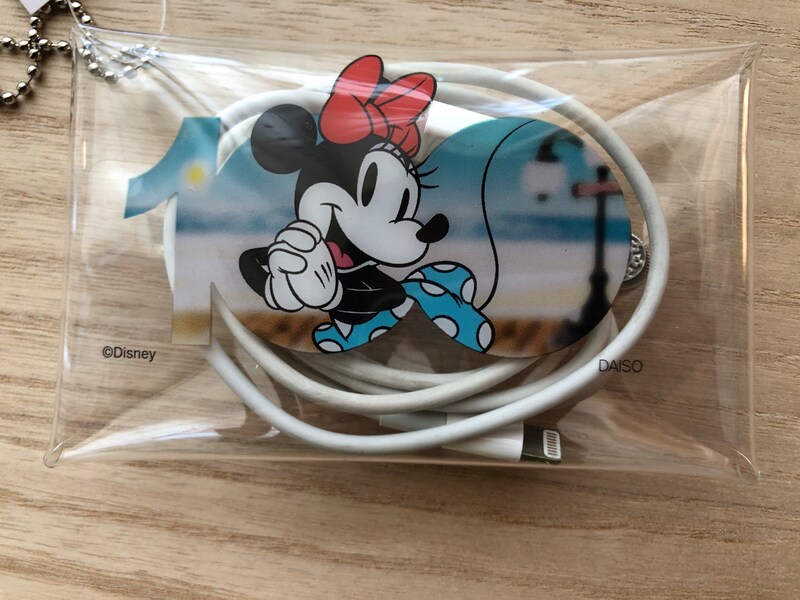 ダイソーの「ディズニー100 プラチナデザインシリーズ」の「ミニポーチ」はゲーブル入れにおすすめ
