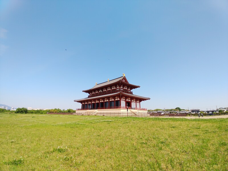 平城宮跡です。広大な敷地に悠然とたたずむその姿は、遥か奈良時代に私たちの心をいざないます。